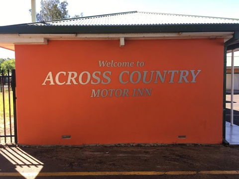 Across Country Motor Inn - Sydneys Hotel 3