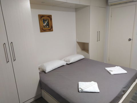Regency Apartments - Sydneys Hotel 1