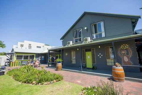 Dunsborough Beachouse YHA Backpackers - Sydneys Hotel 0