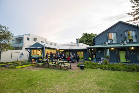 Dunsborough Beachouse YHA Backpackers - Sydneys Hotel 1