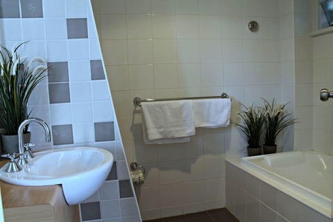 Adelaide DressCircle Apartments - Ward St - Sydneys Hotel 0