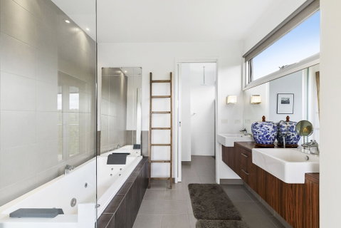 Bilsons Landing East - Sydneys Hotel 6