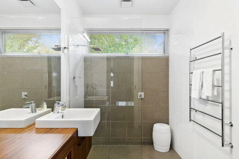 Bilsons Landing East - Sydneys Hotel 4