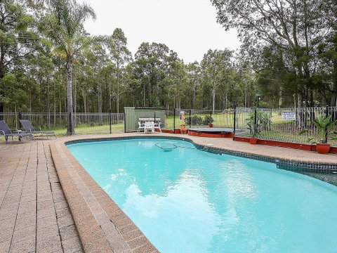 Vineyard Hill - Sydneys Hotel 3