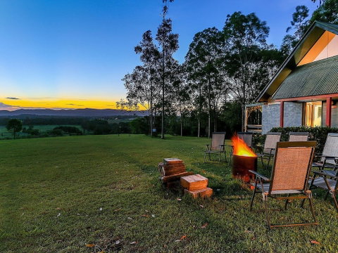 Vineyard Hill - Sydneys Hotel 1