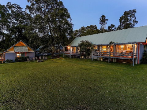 Vineyard Hill - Sydneys Hotel 0