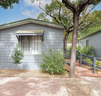 Adelaide Caravan Park - Sydneys Hotel
