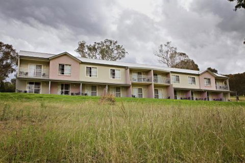BATHURST GOLDFIELDS MOTEL On MOUNT PANORAMA - Sydneys Hotel 1