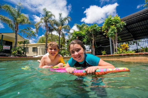 Tasman Holiday Parks - Hervey Bay - Sydneys Hotel 2