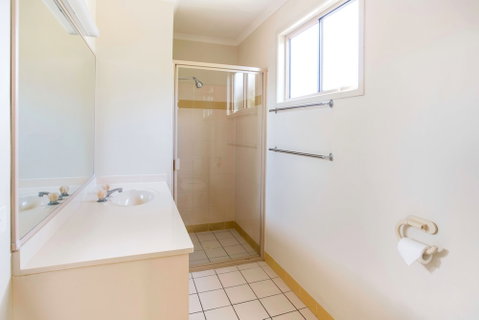 Tasman Holiday Parks - Hervey Bay - Sydneys Hotel 6