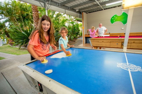 Tasman Holiday Parks - Hervey Bay - Sydneys Hotel 0