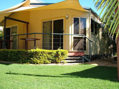 Happy Wanderer Village - Sydneys Hotel 4