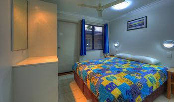 Happy Wanderer Village - Sydneys Hotel 0