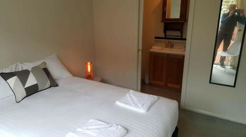 3 Batten Street - Sydneys Hotel 6