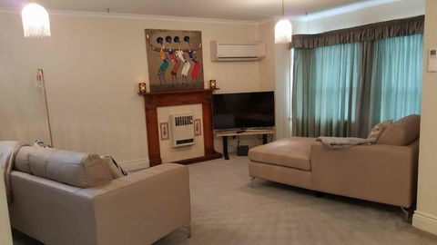 3 Batten Street - Sydneys Hotel 2