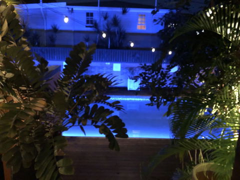 Serenity On Magnetic - Sydneys Hotel 2