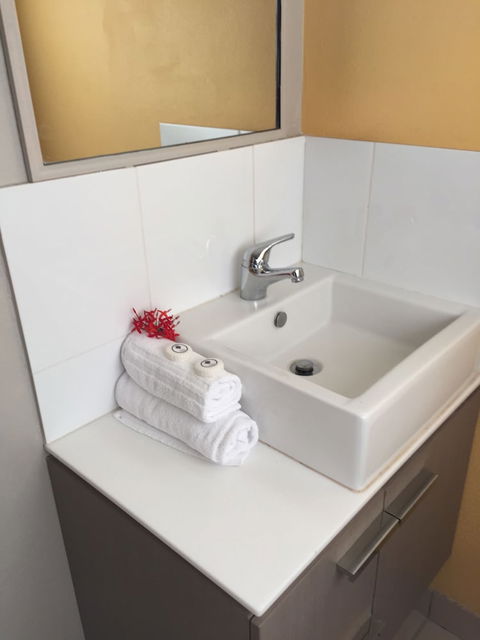 Serenity On Magnetic - Sydneys Hotel 5