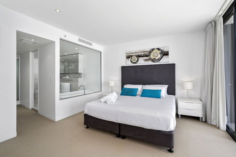 Oracle Broadbeach Apartments - Sydneys Hotel 6
