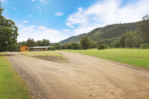Feathertop Views And Dorm - Sydneys Hotel 0
