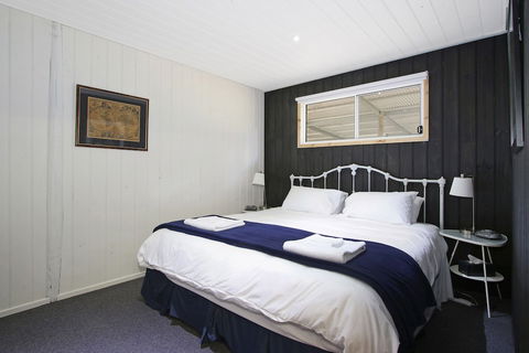 Feathertop Views And Dorm - Sydneys Hotel 5