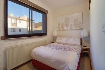 Lawlers 20 - Sydneys Hotel 5