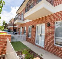 Brand New Townhouse - Sydneys Hotel