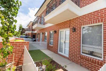 Brand New Townhouse - Sydneys Hotel 0