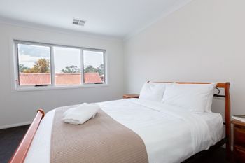 Brand New Townhouse - Sydneys Hotel 6
