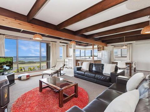 Swimmers Rest - Uninterrupted Panoramic Ocean Views - 1 Bedroom - Sydneys Hotel 2