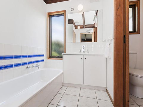 Swimmers Rest - Uninterrupted Panoramic Ocean Views - 1 Bedroom - Sydneys Hotel 3
