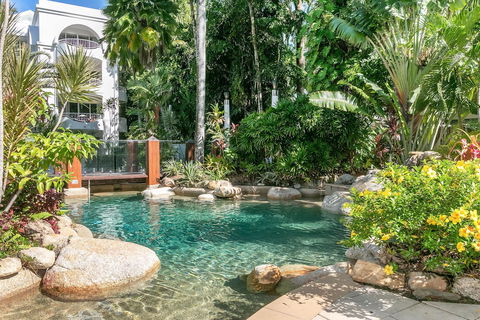 Poolside Apt In Alamanda Beachfront Resort 41 - Sydneys Hotel 3