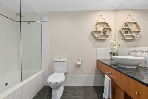 Poolside Apt In Alamanda Beachfront Resort 41 - Sydneys Hotel 6