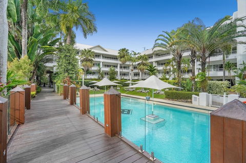 Poolside Apt In Alamanda Beachfront Resort 41 - Sydneys Hotel 1