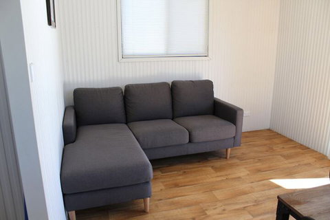 Riverglade Caravan Park - Sydneys Hotel 2