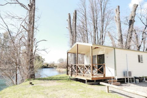 Riverglade Caravan Park - Sydneys Hotel 0