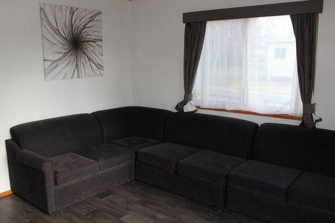 Riverglade Caravan Park - Sydneys Hotel 6