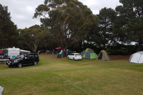 Lakes Caravilla Caravan Park - Sydneys Hotel 0