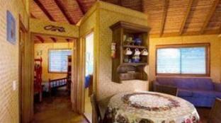 Straddie Bungalows - Sydneys Hotel 1