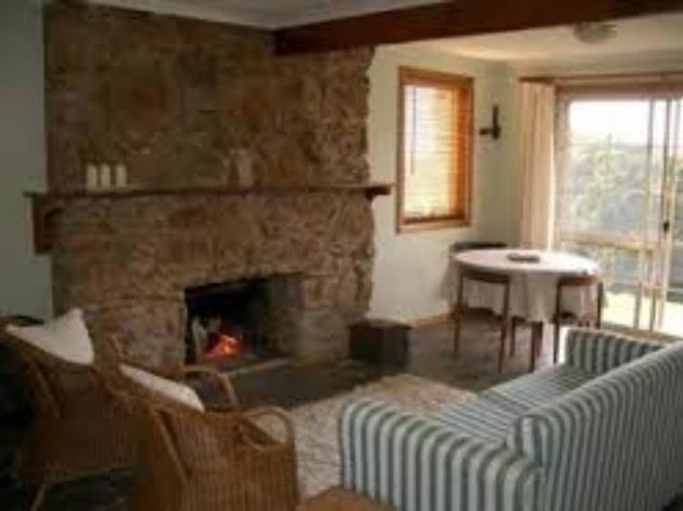  Sydneys Hotel