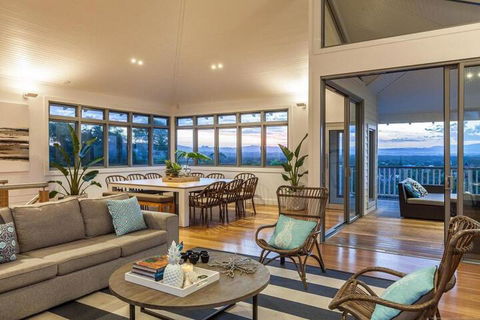 Vantage Over Byron - Sydneys Hotel 2