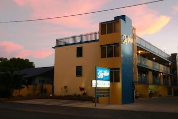 Sky View Units - Sydneys Hotel 4