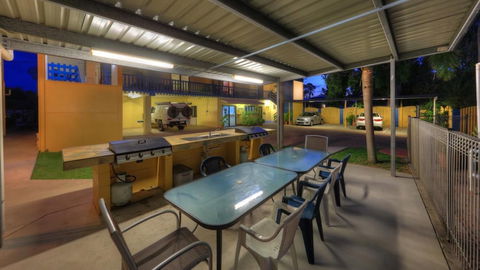 Sky View Units - Sydneys Hotel 0