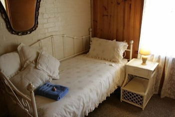 A Settler's Cottage - Sydneys Hotel 3