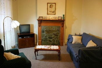 A Settler's Cottage - Sydneys Hotel 2