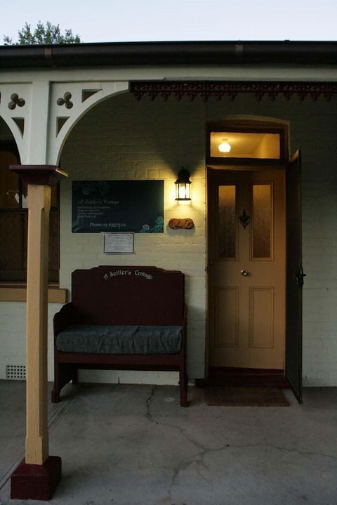 A Settler's Cottage - Sydneys Hotel 1