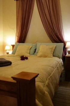 A Settler's Cottage - Sydneys Hotel 5