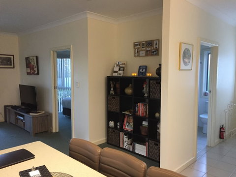 Lyreen's Apartment B&B - Sydneys Hotel 6
