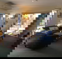 Lyreen's Apartment BB - Sydneys Hotel