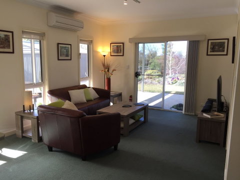 Lyreen's Apartment B&B - Sydneys Hotel 0
