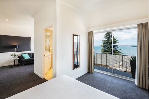 Bay 10 Accommodation - Sydneys Hotel 5